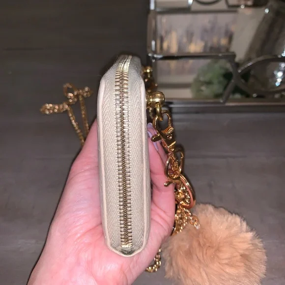 Gucci GG champagne monogram crossbody wallet - Picture 10 of 15